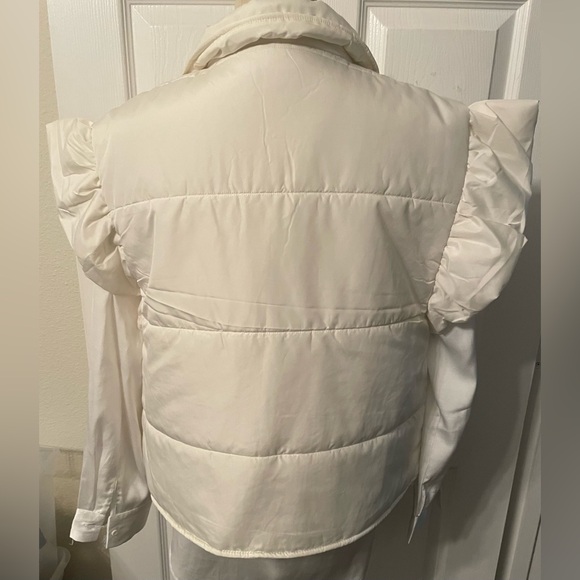 NWT Black Ruffled sleeveless collared Puffy Vest Coat one size, puffer coat - Picture 5 of 6